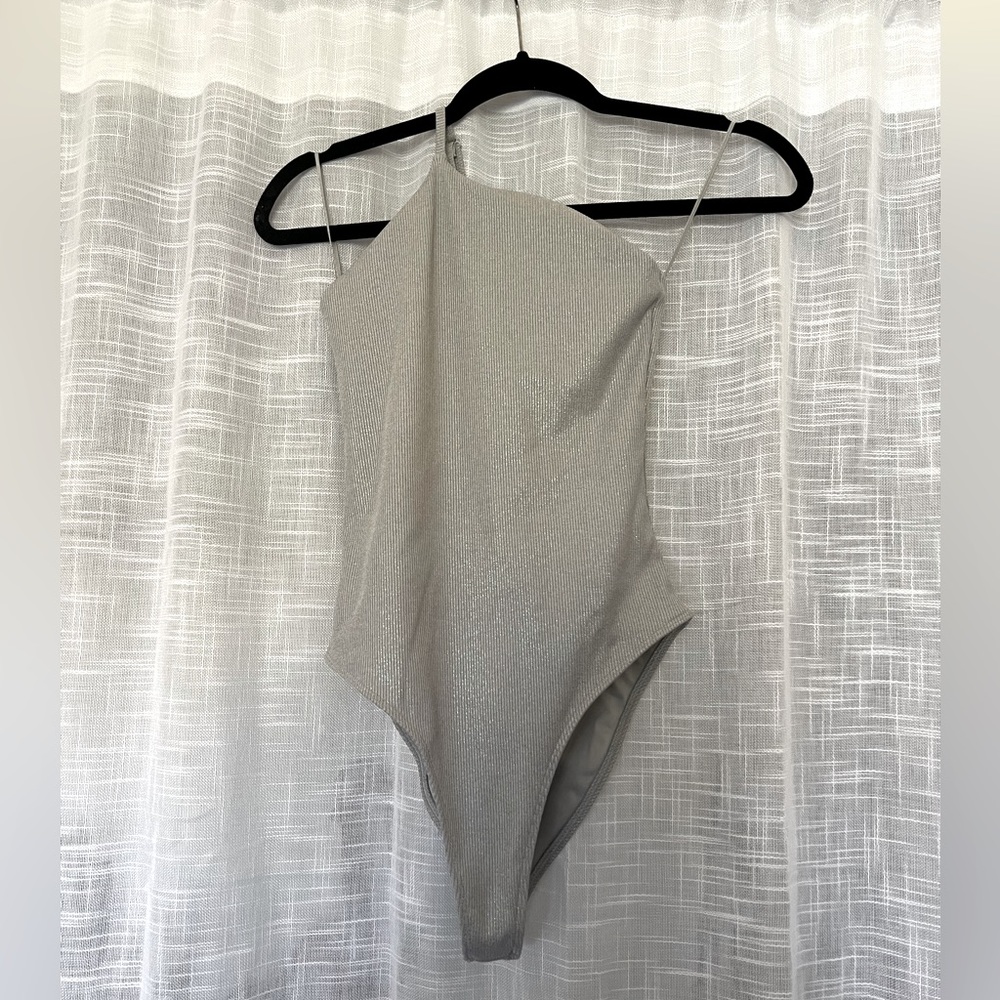 ALO Alosoft Ribbed Shimmer Plie Bodysuit (Light Grey Iridescent)